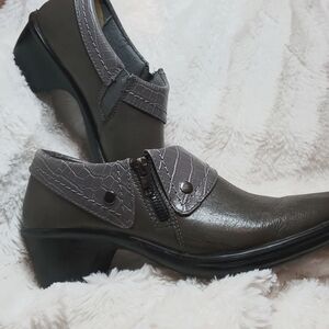 Pewter Grey with Crocodile trim Clogs 7.5